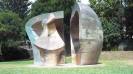 Guernica(15)-Parque de los Pueblos de Europa, escultura ''Gran figura en un refugio'' de Henry Moore
